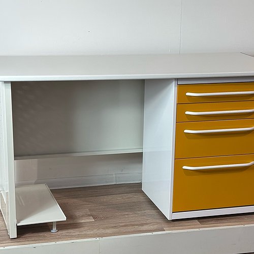 Doctor's table (length 1400mm, the curbstone is not included in the price of the table)